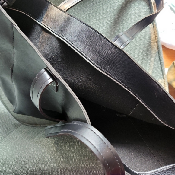 VS Black Tote w/tossle - Picture 4 of 4
